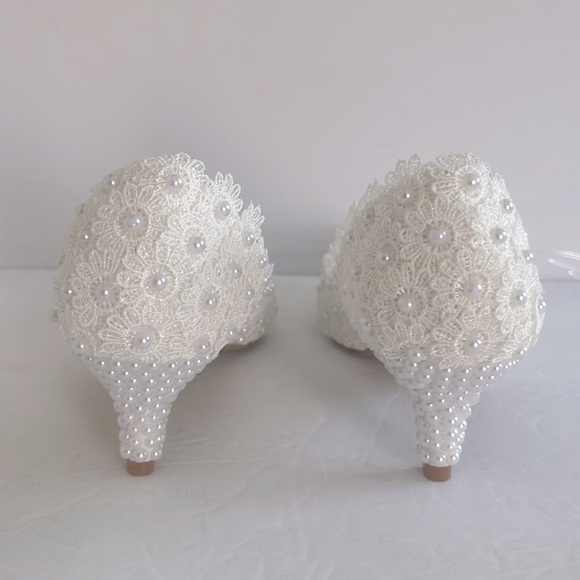 Crystal Queen Bridal White Lace Pearl Kitten Heels Wedding Pumps Size 40 8.5 US - Picture 12 of 15